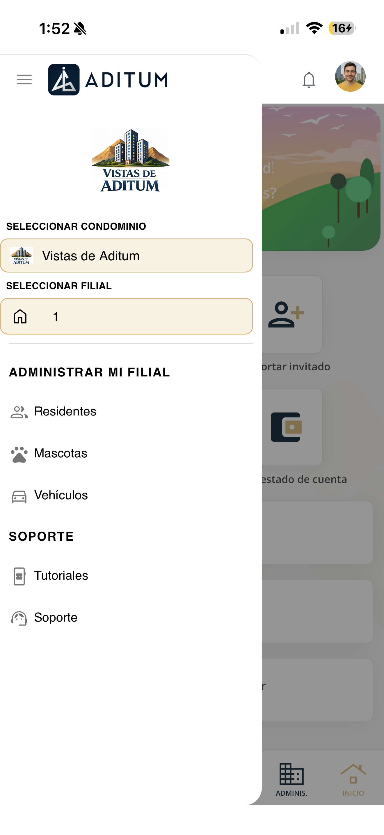 Menú lateral con selector de condominio y filial